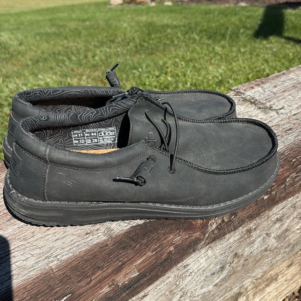 Men’s size 11 Hey Dude